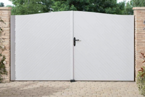 Portail pvc plein maison du menuisier